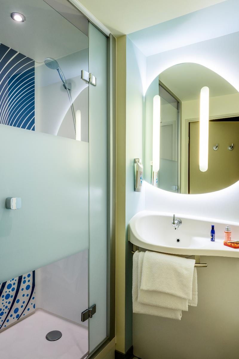 Ibis Budget Saint Quentin En Yvelines Velodrome image