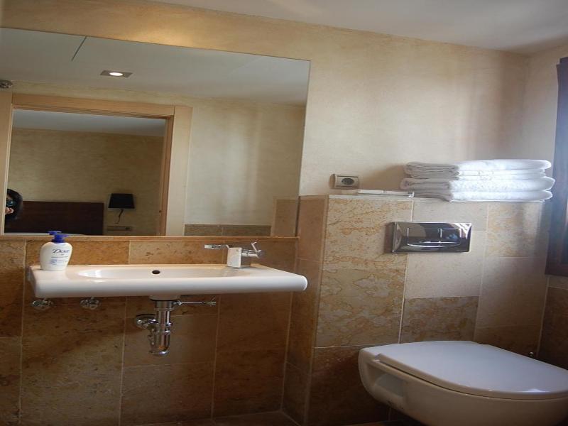 Room Tarifa image