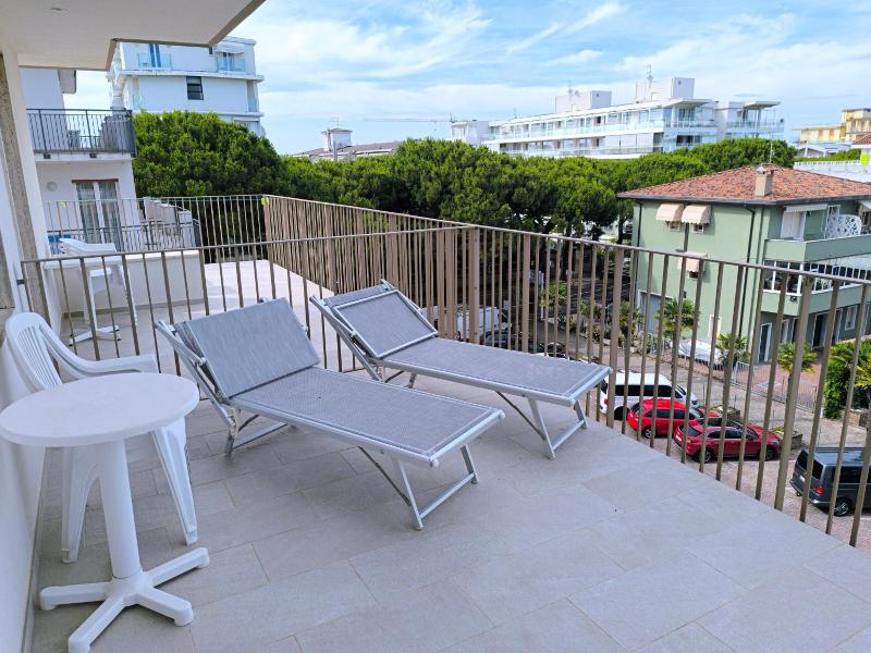 Hotel Midi image