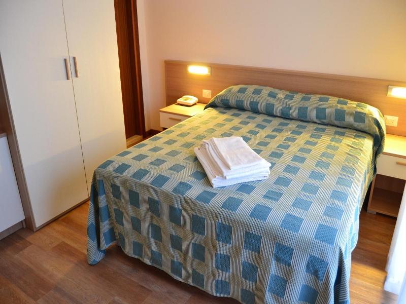 Hotel Midi image