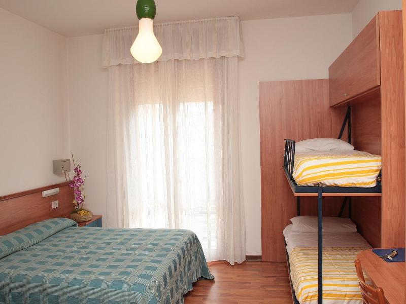 Hotel Midi image