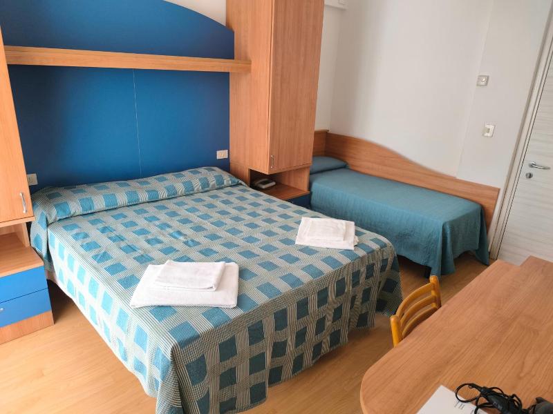 Hotel Midi image