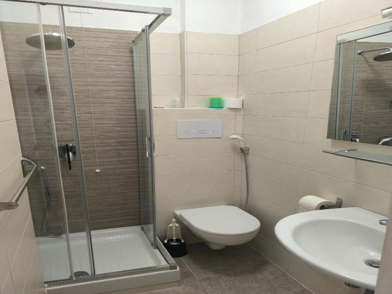 Hotel Midi image