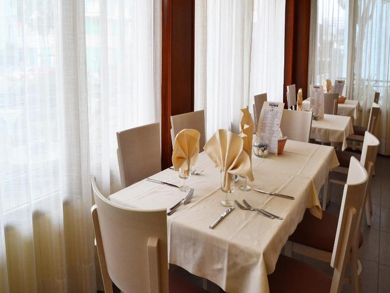 Hotel Midi image