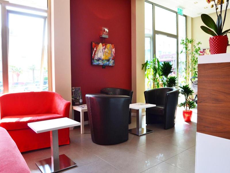 Hotel Midi image