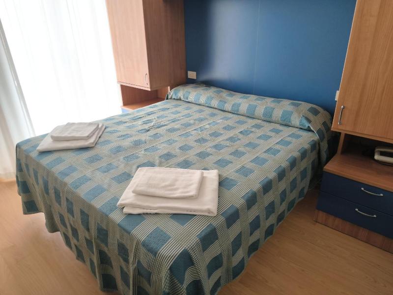 Hotel Midi image