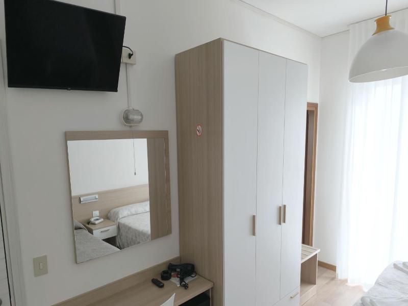 Hotel Midi image