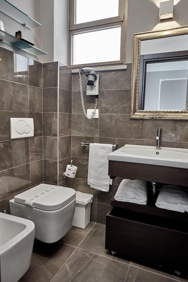 Rouge Hotel International image