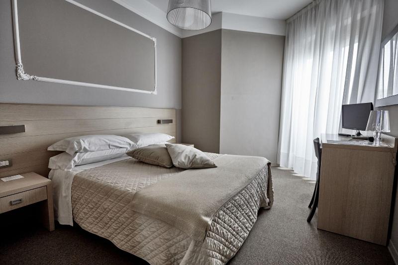 Rouge Hotel International image