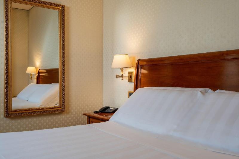 Hotel Oceania - Image 9