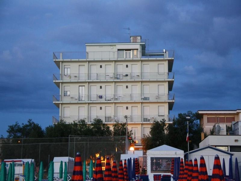 Hotel Italia image