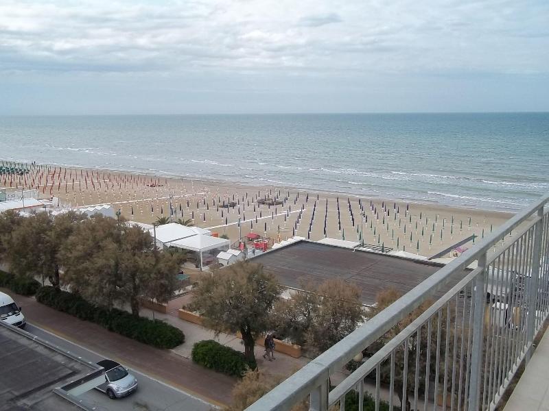 Hotel Italia image