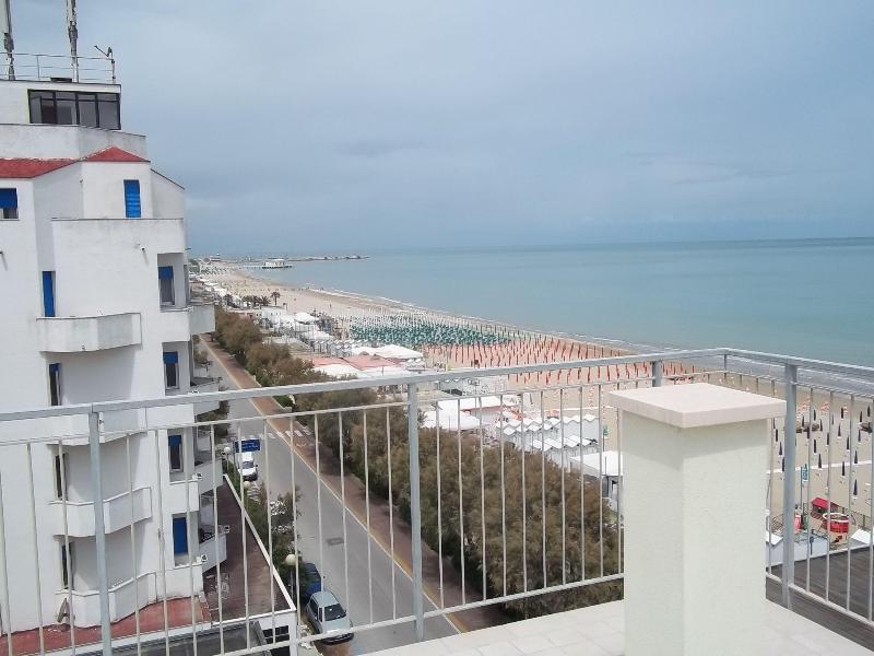 Hotel Italia image