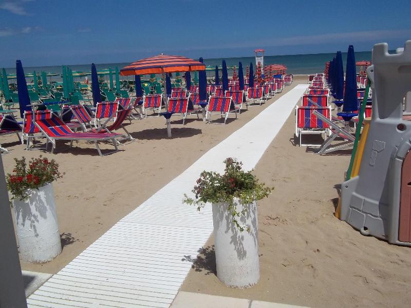 Hotel Italia image