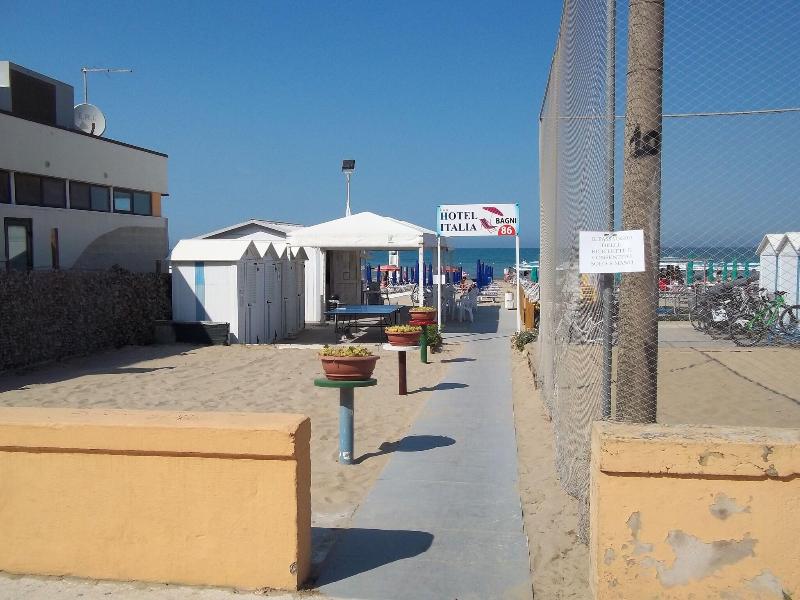 Hotel Italia image