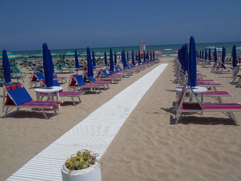Hotel Italia image