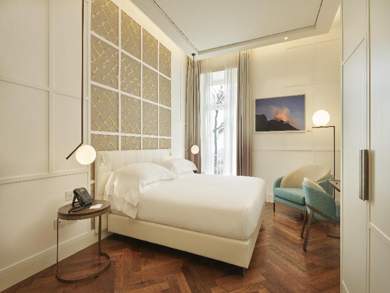 de Bonart Naples-Curio Collection by Hilton image