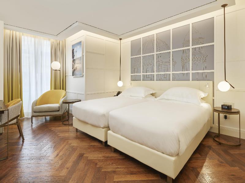 de Bonart Naples-Curio Collection by Hilton image