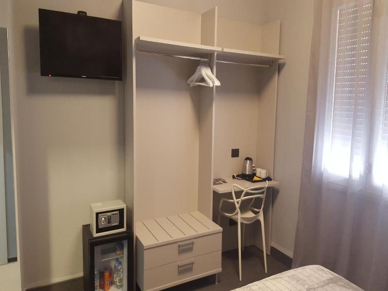 Alma Hotel image