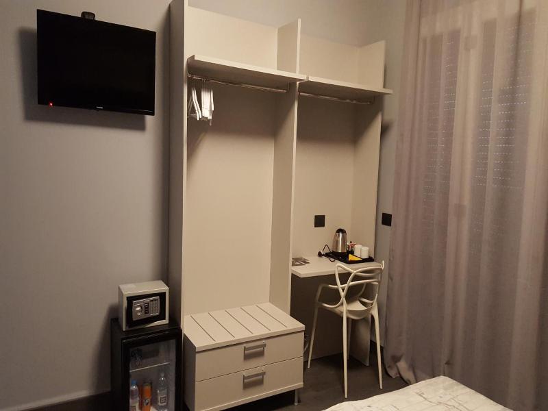 Alma Hotel image