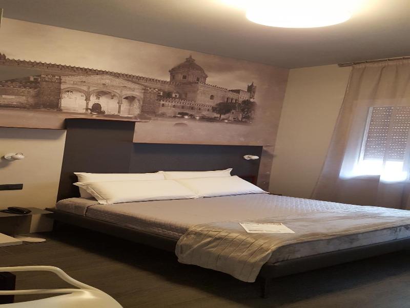 Alma Hotel image