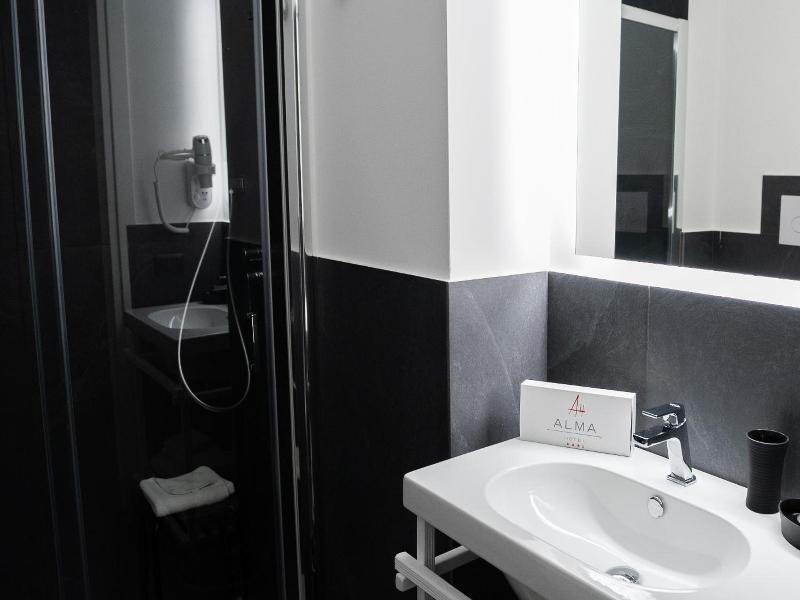 Alma Hotel image