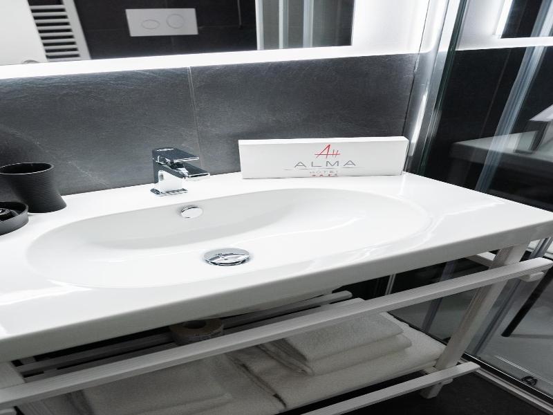 Alma Hotel image
