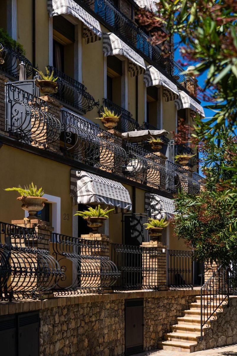 Villa Carlotta image