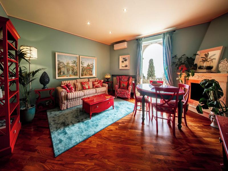 Villa Carlotta image