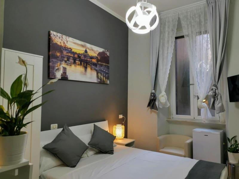 Martini Rooms image