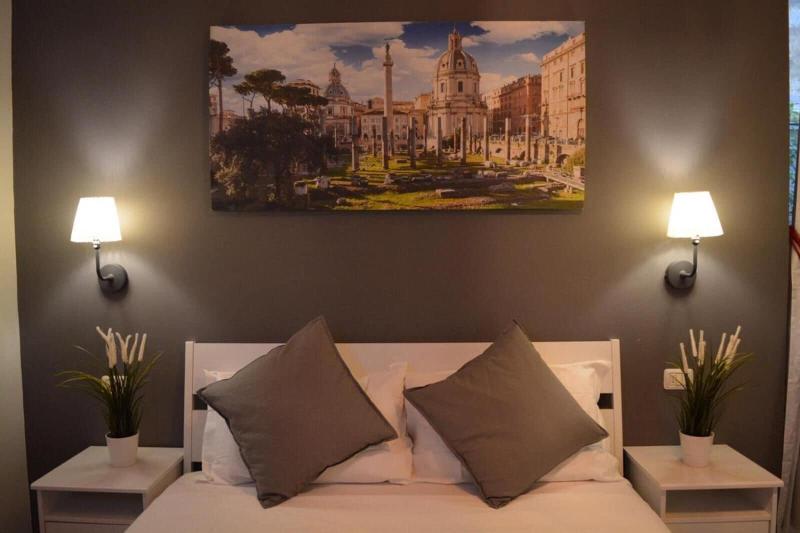 Martini Rooms image