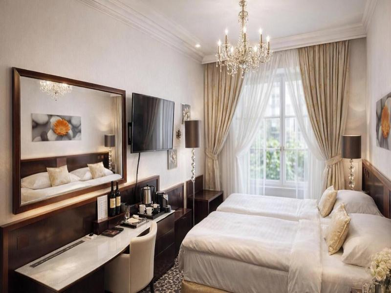 Hotel Grand image