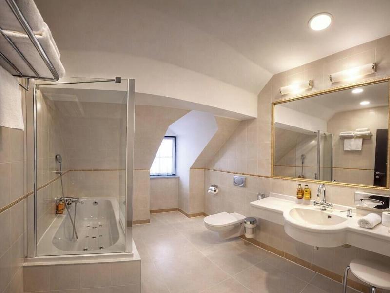 Hotel Grand image