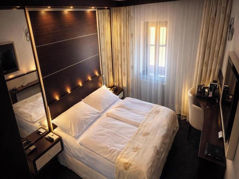 Hotel Grand image