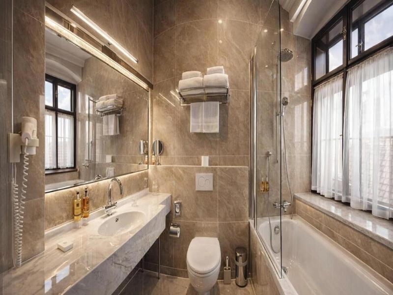 Hotel Grand image