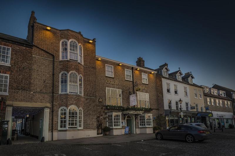 The Golden Fleece Hotel image