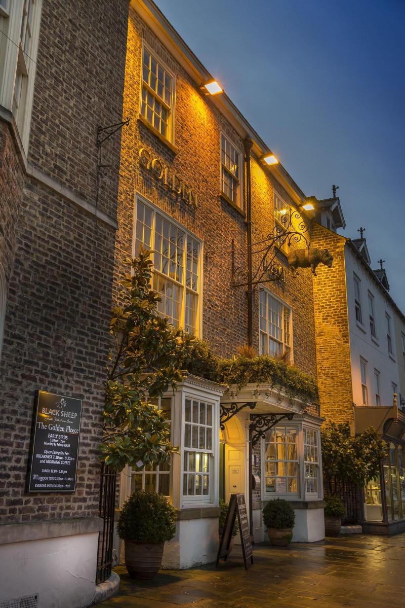 The Golden Fleece Hotel image