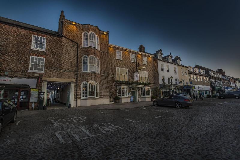 The Golden Fleece Hotel image