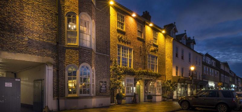 The Golden Fleece Hotel image
