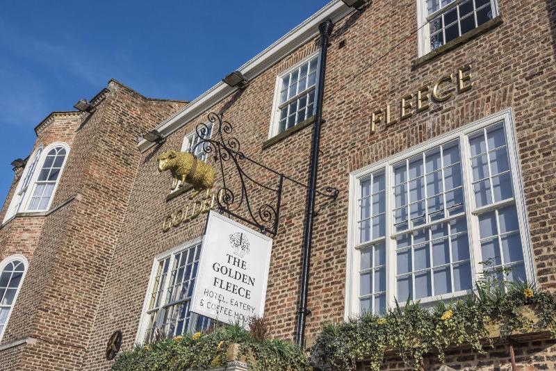 The Golden Fleece Hotel image