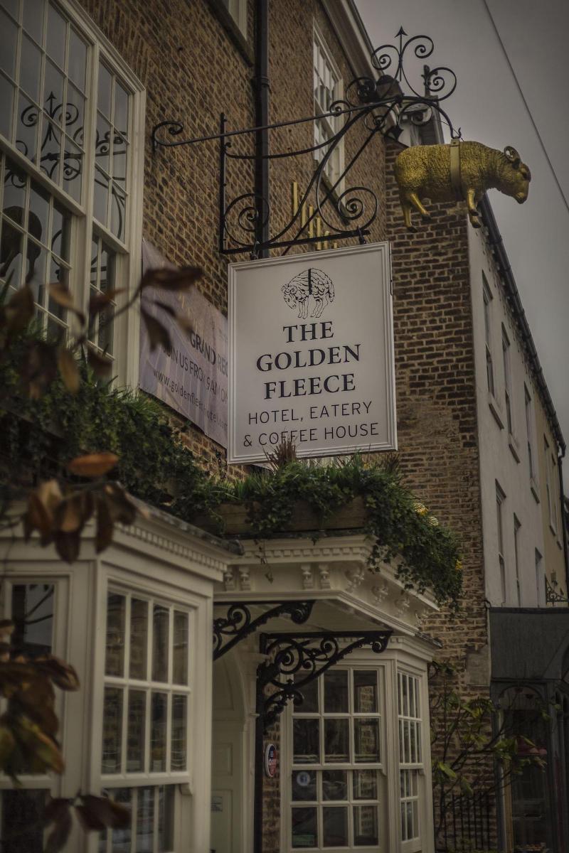 The Golden Fleece Hotel image