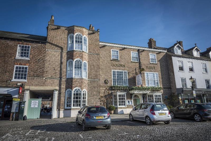 The Golden Fleece Hotel image