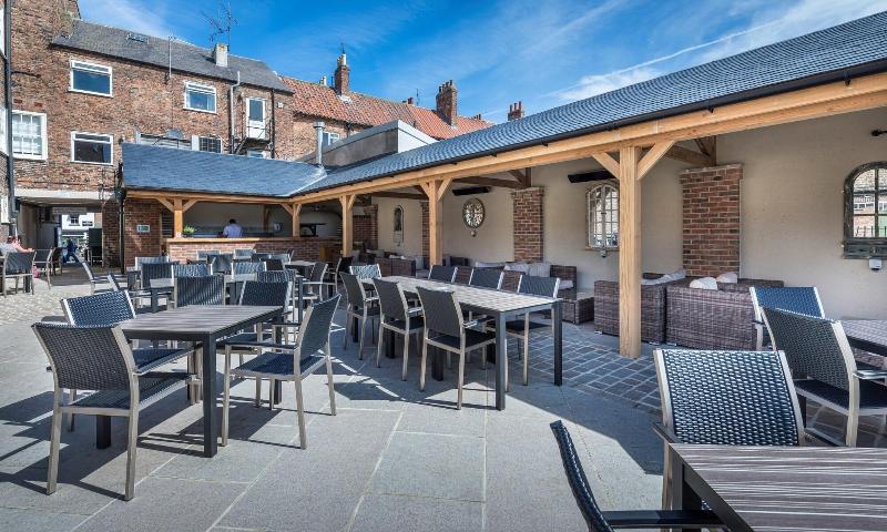 The Golden Fleece Hotel image