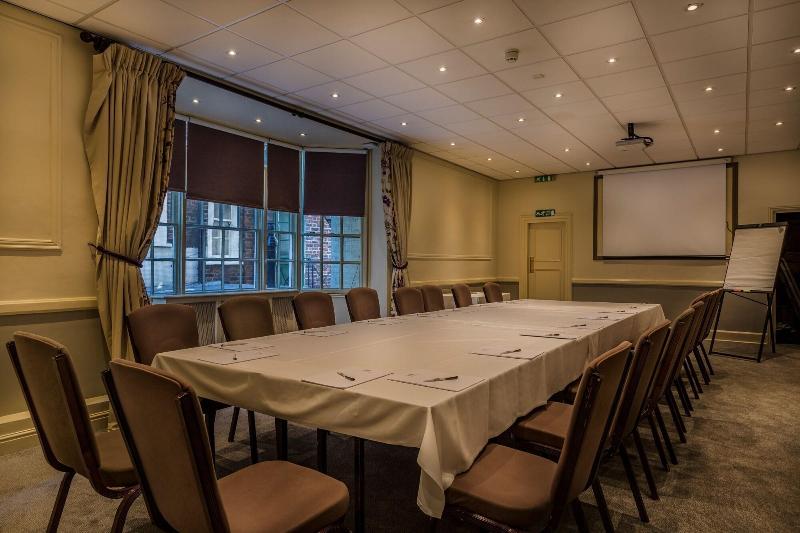 The Golden Fleece Hotel image