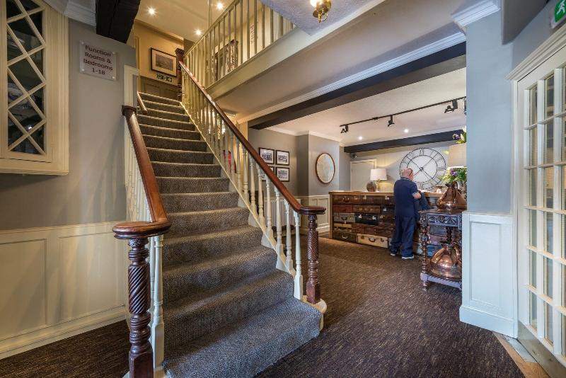 The Golden Fleece Hotel image