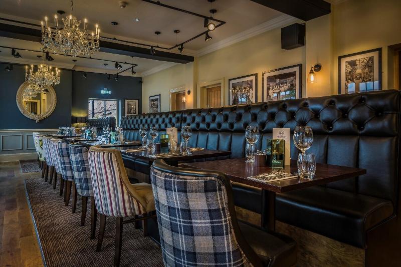 The Golden Fleece Hotel image