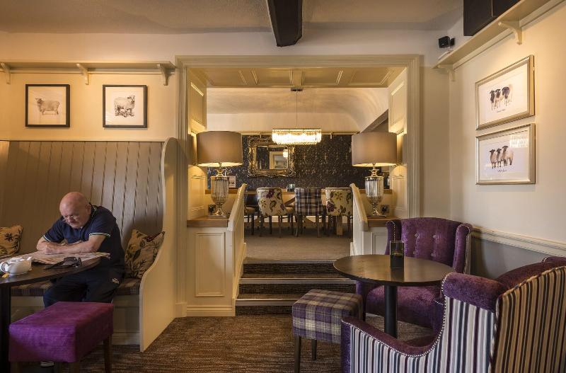 The Golden Fleece Hotel image