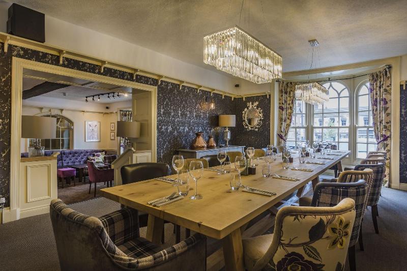 The Golden Fleece Hotel image