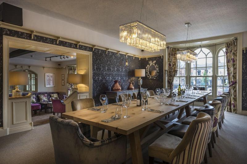 The Golden Fleece Hotel image