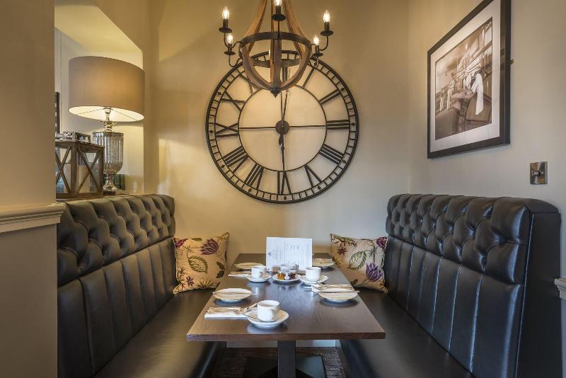 The Golden Fleece Hotel image